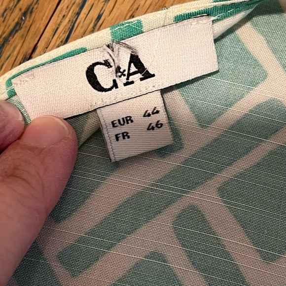 💚 Green Geometric Wrap Blouse – C&A – Size FR 46 - Picture 2 of 10